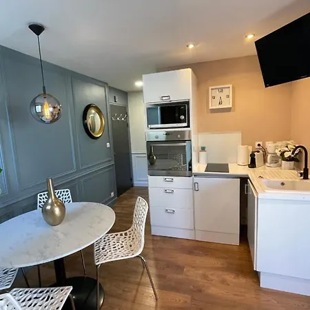 De La Apartment